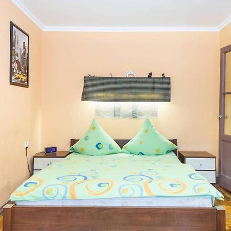 Apartment On Sobornyi Avenue 143 Near Intourist Hotel Zaporizhia Exteriér fotografie