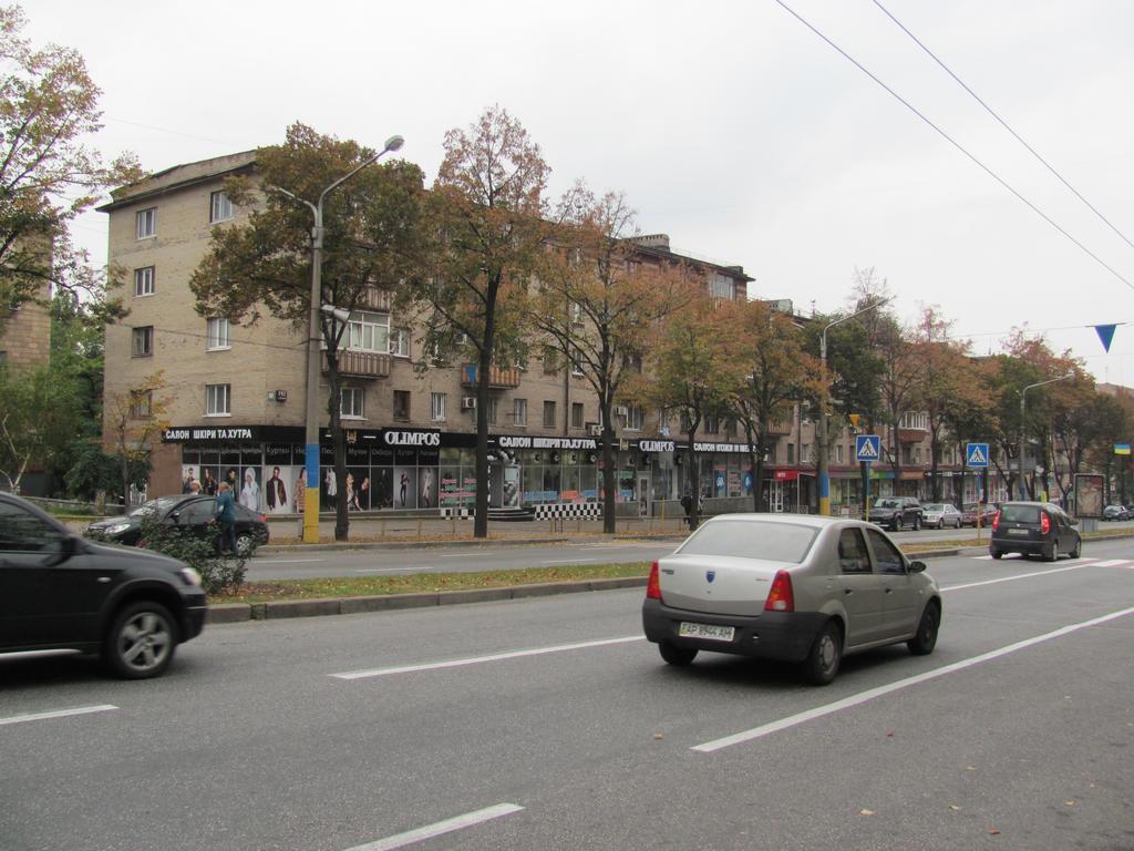 Apartment On Sobornyi Avenue 143 Near Intourist Hotel Zaporizhia Exteriér fotografie