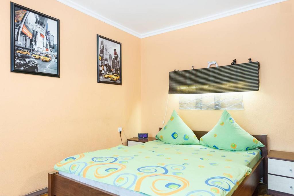 Apartment On Sobornyi Avenue 143 Near Intourist Hotel Zaporizhia Exteriér fotografie